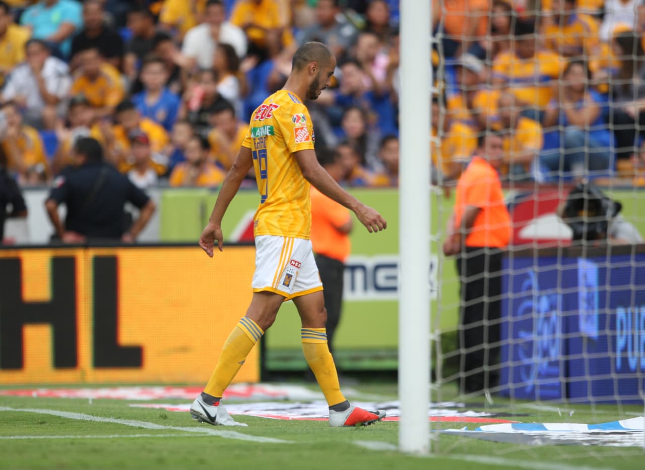 Al minuto 23 el argentino Guido Pizarro vio la roja directa, dejando a Tigres con 10 hombres.