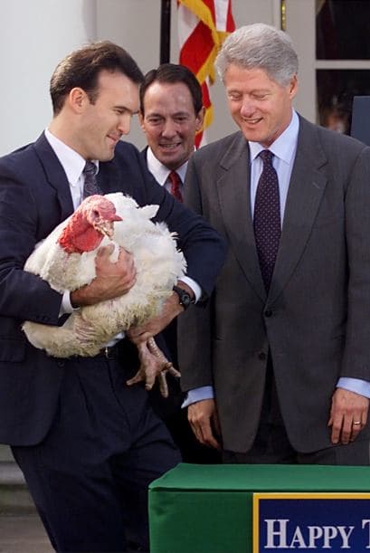 Ahora todos disfrutan y se divierten durante este día.