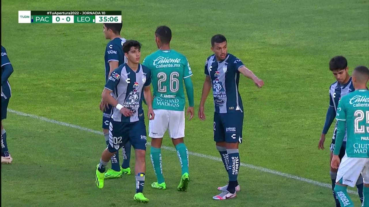 ¡TIRO ATAJADO! disparo por Luis Montes.