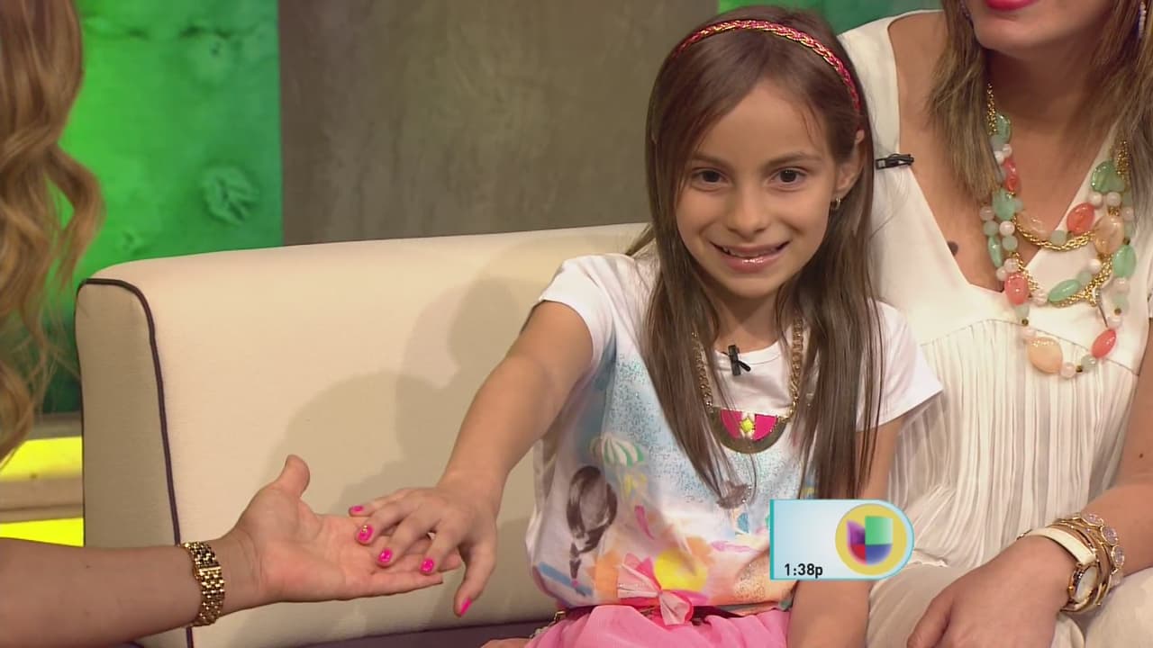 A la pequeña le encanta estar a la moda, pero confesó que lo más que le gusta es la educación física y jugar voleibol. Alana llegó a Una Buena Tarde toda coqueta y tenía hasta brillo en sus uñas.