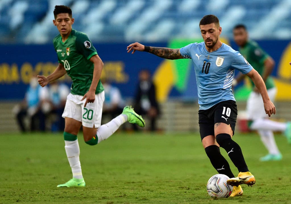 El autogol del portero Carlos Lampe (40') y el gol de Edinson Cavani (79') le dan la victoria a Uruguay 0-2 sobre Bolivia y los 'Charrúas' se adueñan de la tercer plaza del grupo A.