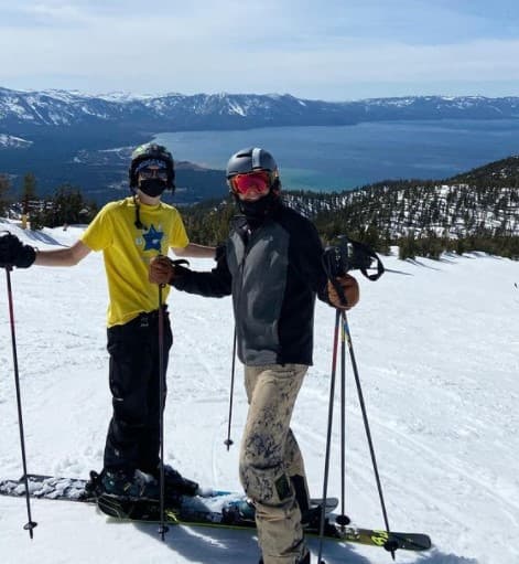 Al menos por las fotos, nos imaginamos que estos muchachos son muy buenos para deslizarse.
