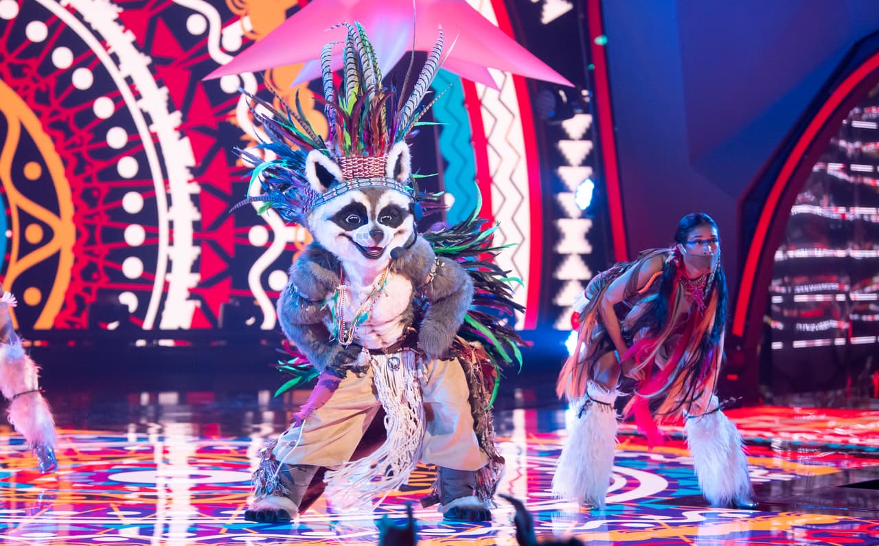 Apache fue el siguiente personaje en aparecer en escena en el segundo enfrentamiento y antes de subir al escenario nos contó sobre su infancia y reveló que la danza ha sido parte de su vida desde pequeño, y que una vez intentó volar como superhéroe.