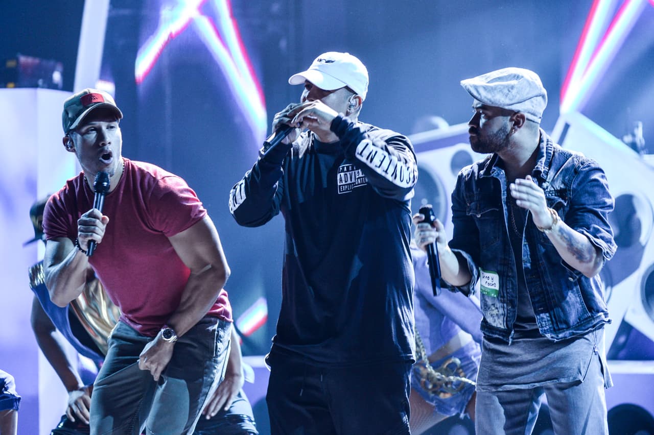 Los artistas están ajustando cada detalle de la presentación que tendrán mañana por la noche en Premios Juventud.