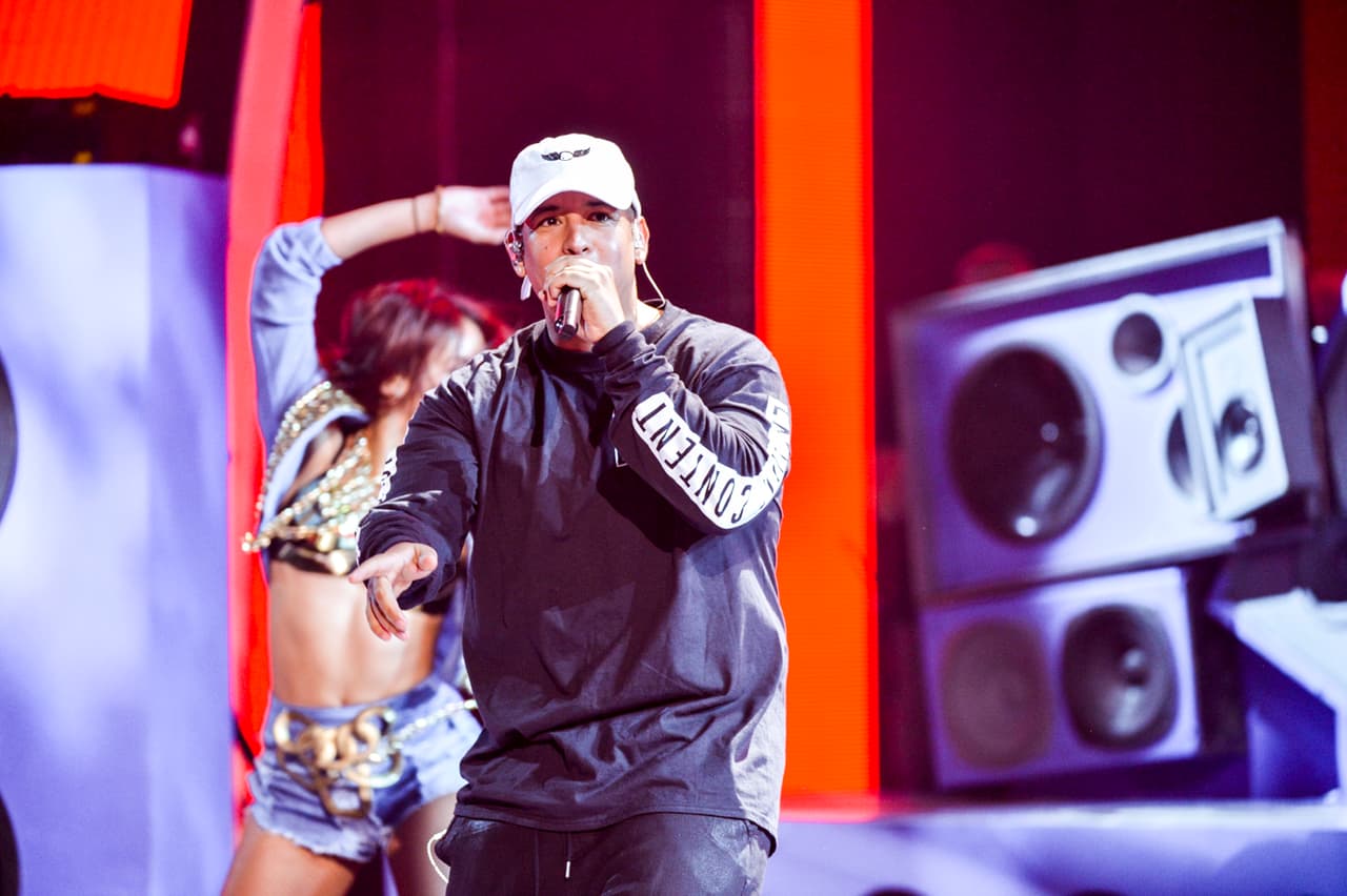 Por su parte Daddy Yankee se encontró de nueva cuenta con el escenario de Premios Juventud.