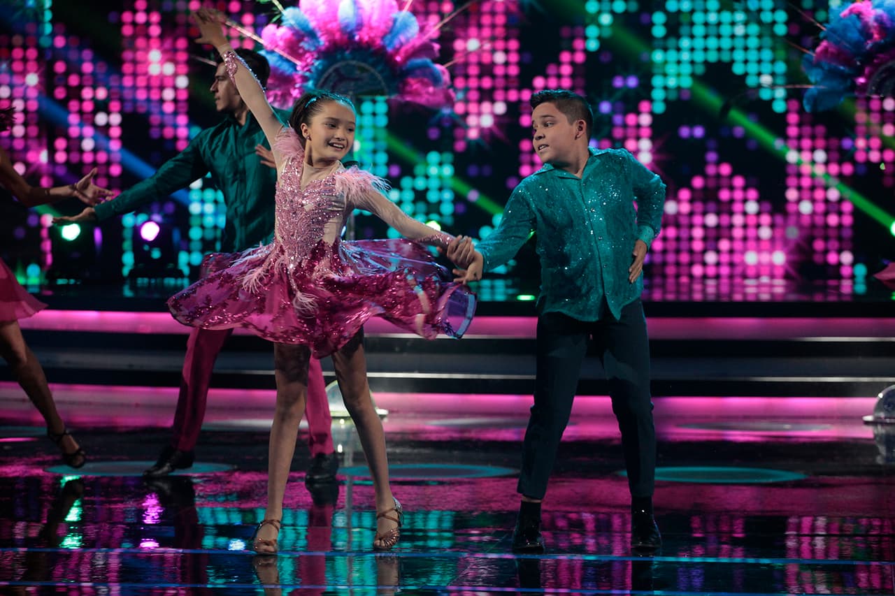 Flor y Yahir bailaron con tal energía que Albertano sólo atinó a decirles que parecían "show del Tropicana, muy vistoso, muy colorido". Los niños casi obtienen un puntaje de 40, lograron 39 puntos.