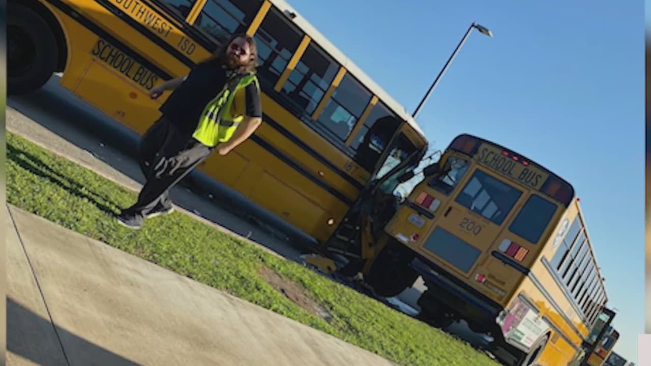 Tras otro incidente, padres están preocupados por falta de cinturones en autobuses escolares de Texas