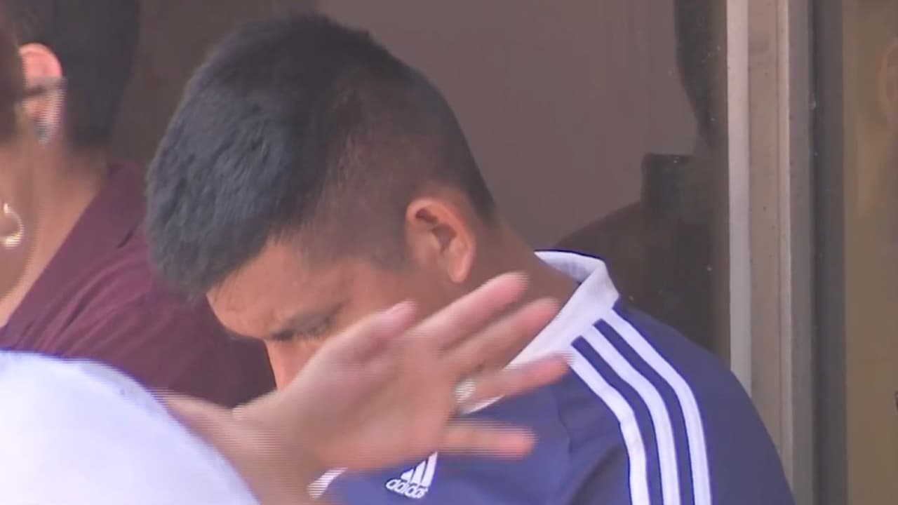 “Toda la gente que estaba esperando llegó con cita y les dijeron que no los podían atender porque no tenían personal y tenían a toda la gente esperando afuera y no los dejaban pasar”, fue la queja de José, uno de los afectados.