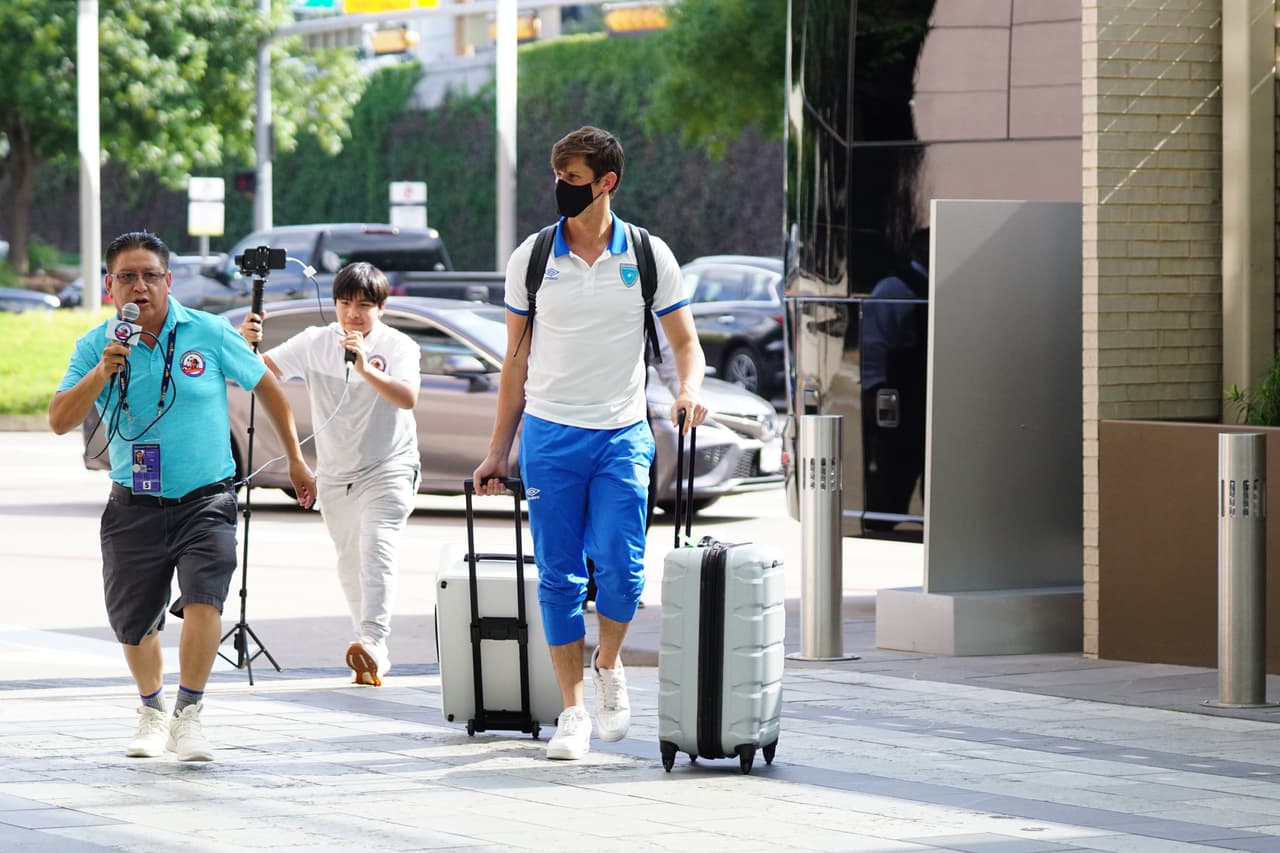 Tras el sorpresivo abandonó de Curazao por contagios de coronavirus, el combinado de Guatemala ya está en Dallas para jugar este domingo ante El Salvador por el Grupo A de la Copa Oro 2021.