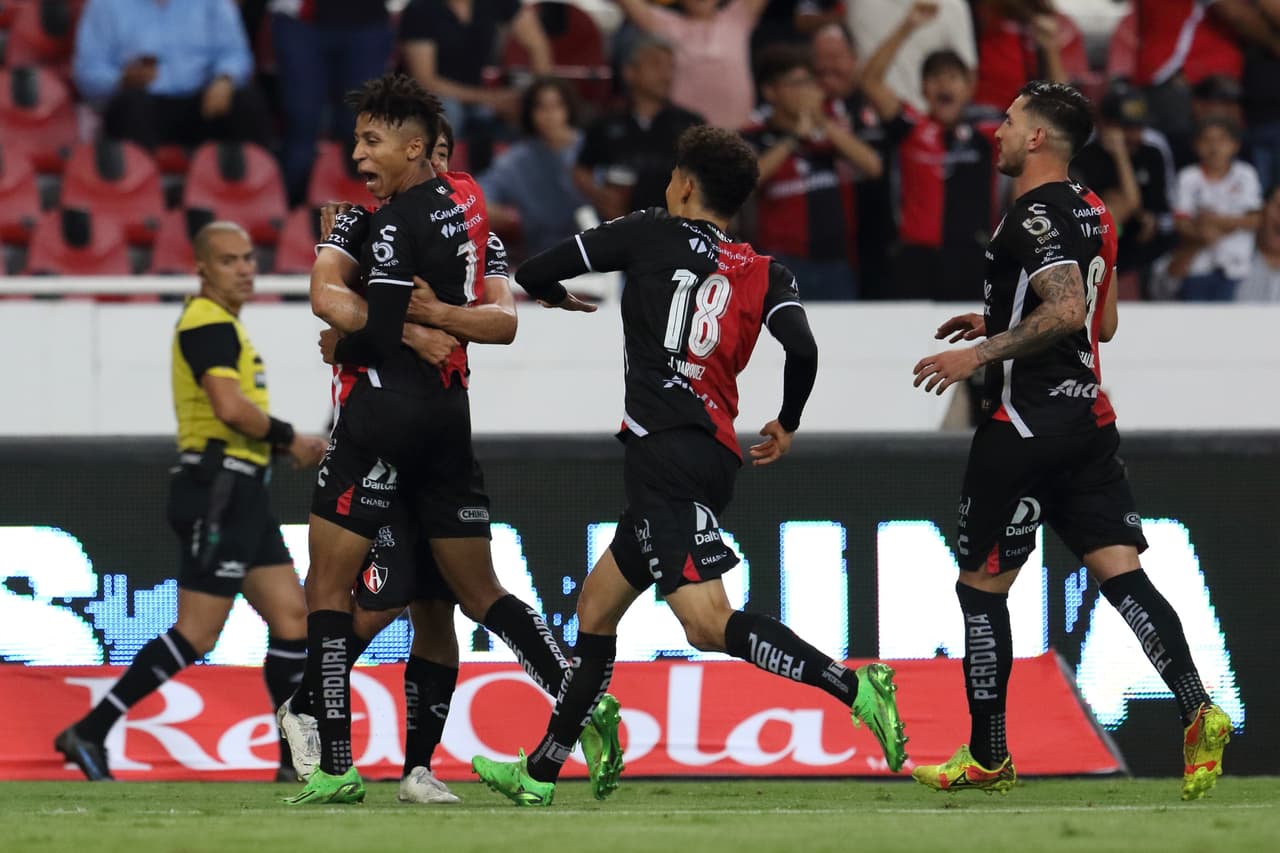 Atlas le remonta a Querétaro para vencerlo 3-1 con goles de Luis Reyes, Ozziel Herrera y Julián Quiñones en la Jornada 7.