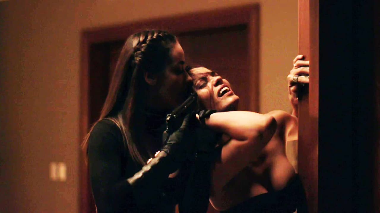 Esa misma noche Isabela se infiltró en la casa de su enemiga y la enfrentó para reclamarle la muerte de sus padres.