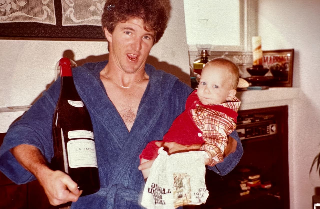 Compra una botella de vino por $250, la guarda en su sótano por décadas y ahora podría valer $80,000