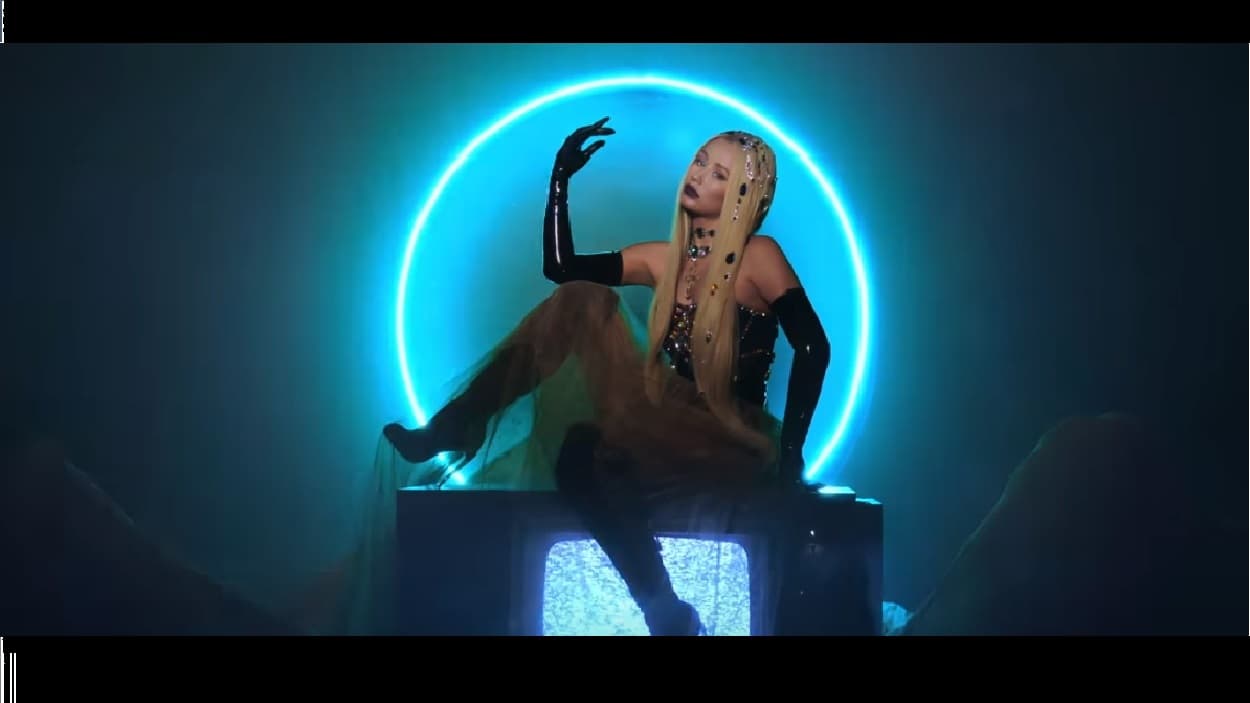 Iggy Azalea and Quavo release 'Savior' 