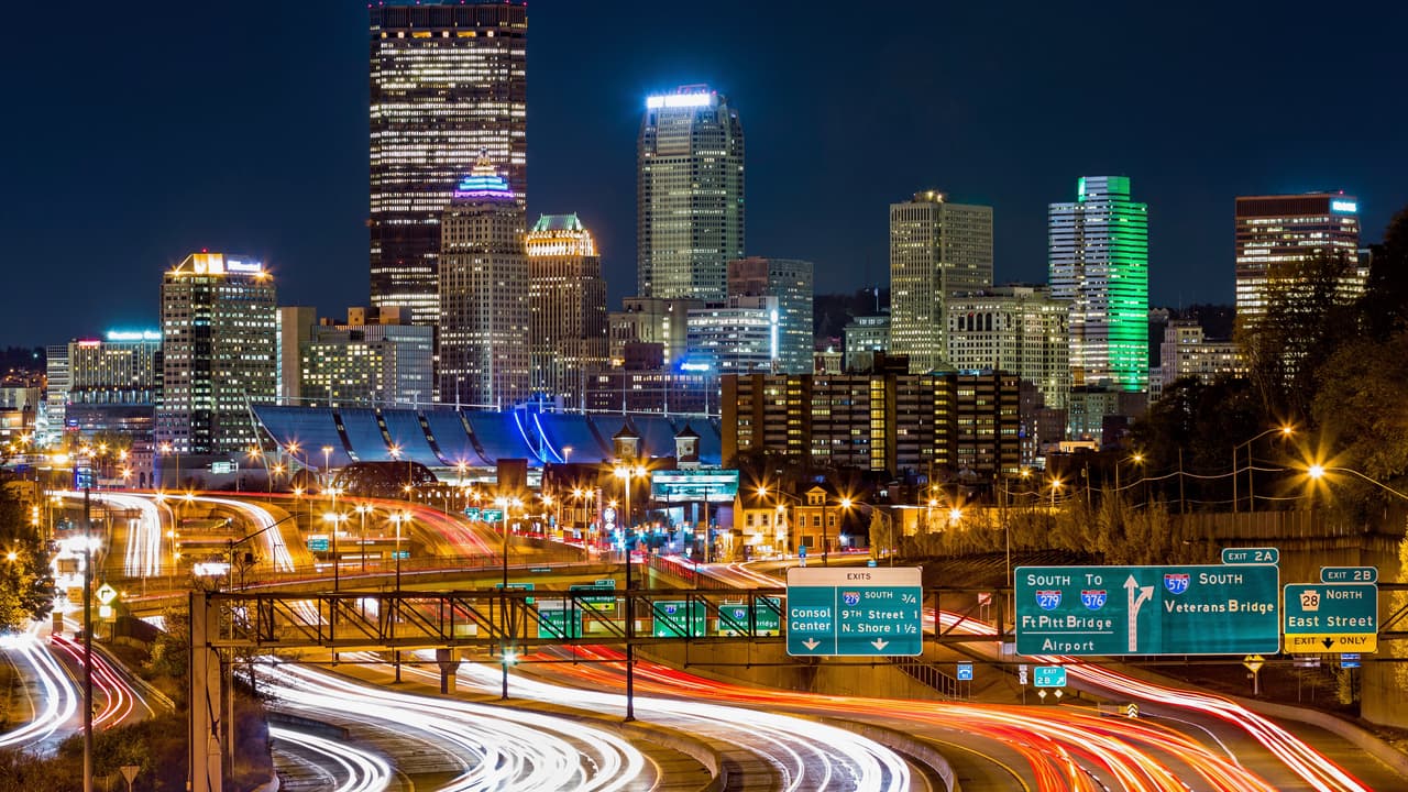 <h3 class="cms-H3-H3">12, Pittsburgh, Pensilvania</h3>
<br>Los conductores de la ciudad de los puentes son 
<b>5.3% más agresivos </b> que el chofer promedio en Estados Unidos.