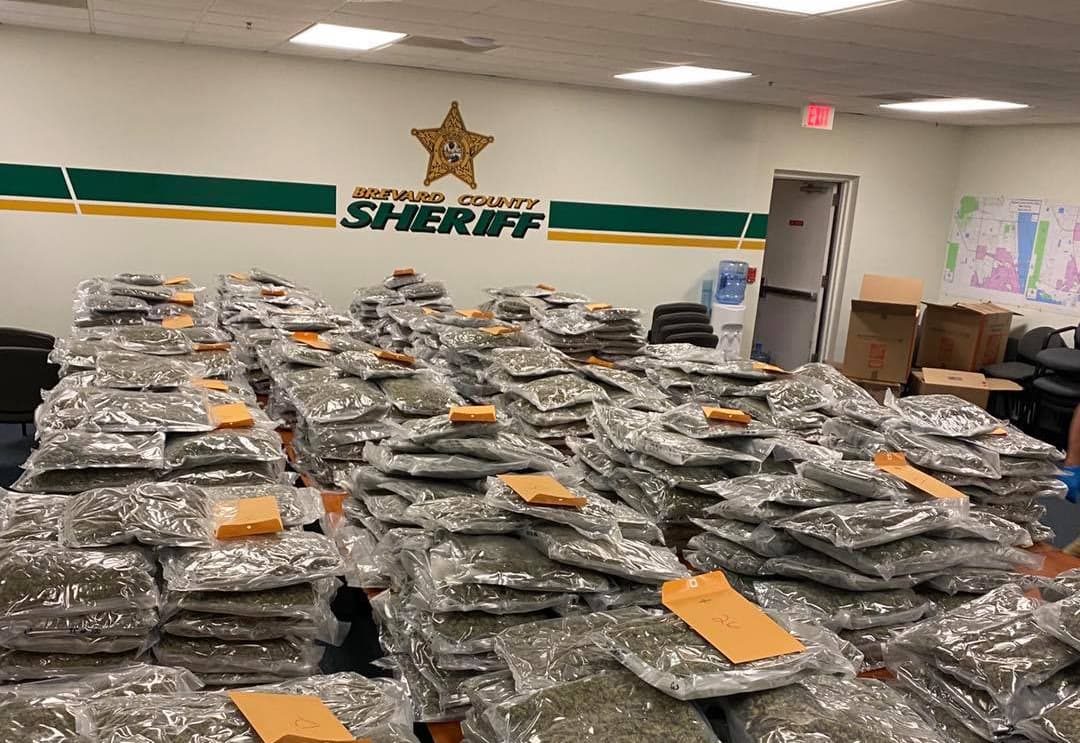 Se busca: Alguacil pide “ayuda” para encontrar a la persona que “perdió” 770 libras de marihuana