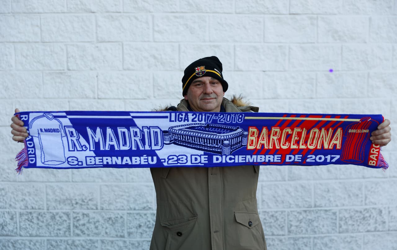 Madrileños, catalanes, extranjeros, en familia, con amigos, todos llegaron con el buen ánimo al estadio de Chamartín para vivir un Clásico Real Madrid-Barcelona más en la previa de la Navidad.