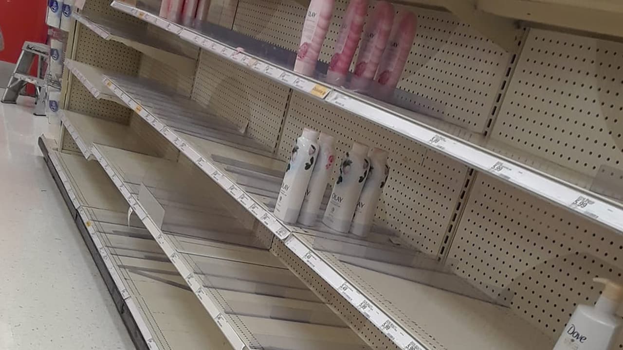 "No encontré nada, en casa tengo frijoles, arroz, lentejas y agua del chorro. Gracias a Dios estamos bien Dios nos cuide y proteja a todos", indica Carmen García.