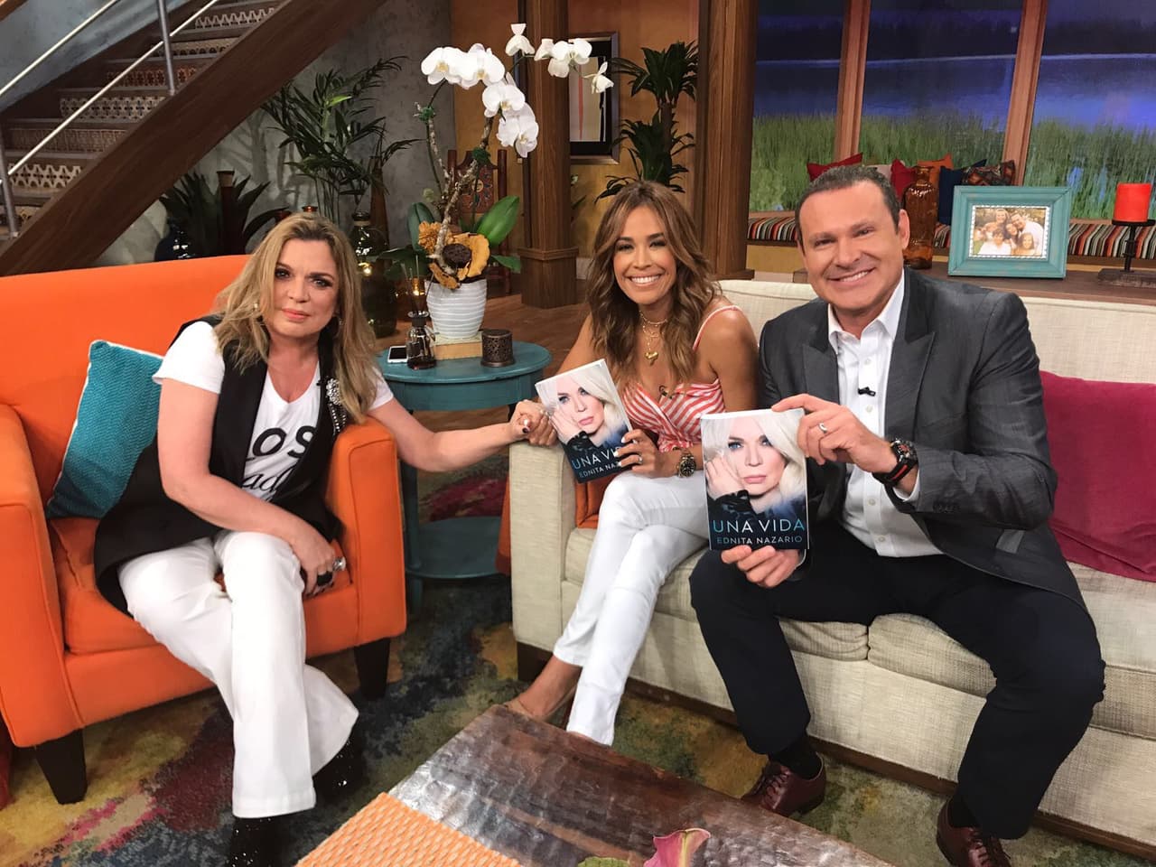 Aunque Ednita intentó mantener siempre su vida muy privada, ahora comparte fuertes pasajes de su historia.