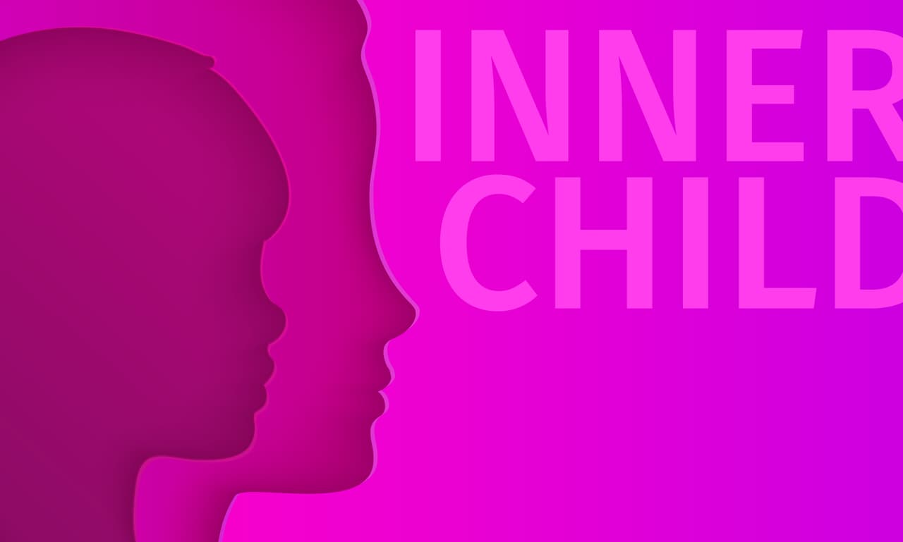 <b>ACUARIO</b>
<br>Tu naturaleza siempre ha sido juguetona, sociable y encantadora. No obstante, la vida adulta te ha llevado a ser un tanto perfeccionista y hasta a exigirte demasiado a ti mismo. Domina esos golpes innecesarios a tu alma que tú mismo te das y no seas tan pesimista o duro contigo mismo y tu entorno, relájate.