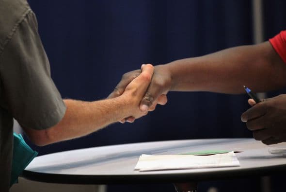 Los flujos de capital no cuentan con gran riesgo, y si tú buscas apoyo financiero para formar tu compañía seguro que podrás encontrarlo en Colorado ya que ocupa el sitio 15° en este rubro. El costo de vida es alto comparado con otros estados, pero esto también da la oportunidad de que la calidad de vida sea posicionada en el lugar 7° a nivel país.