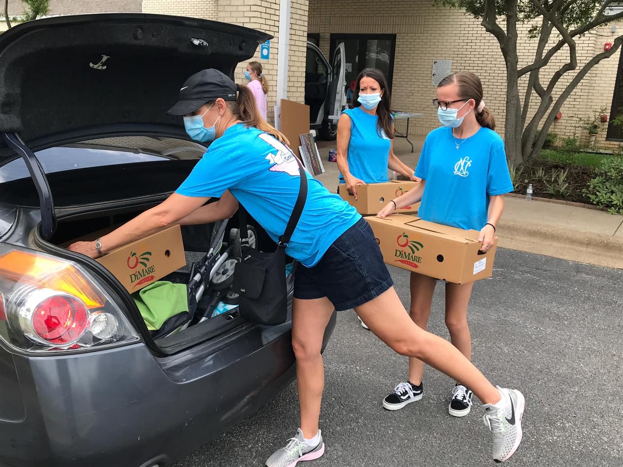 La distribución de alimentos se llevó acabo en la iglesia North Way Church, de la ciudad de Dallas.
<br>