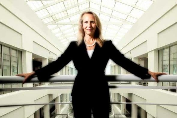 76.- CAROL MEYROWITZ. Es la CEO de TJX, el conglomerado formado por TJMaxx, Marshalls y HomeGoods, entre otras empresas. Tiene 60 años.