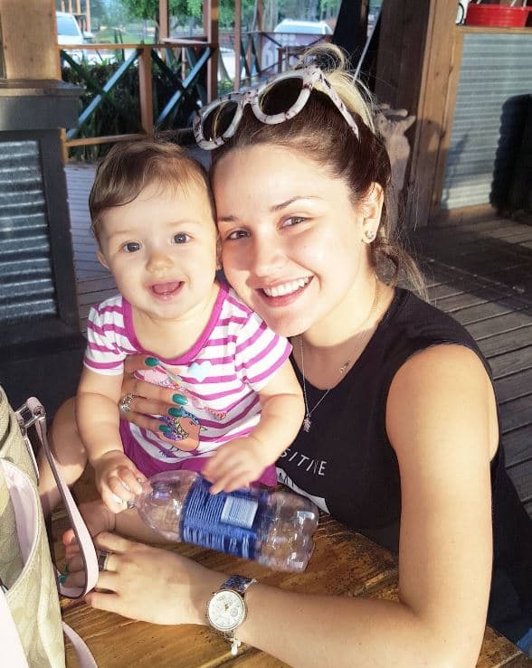 Parecen gemelas estas dos bellezas.