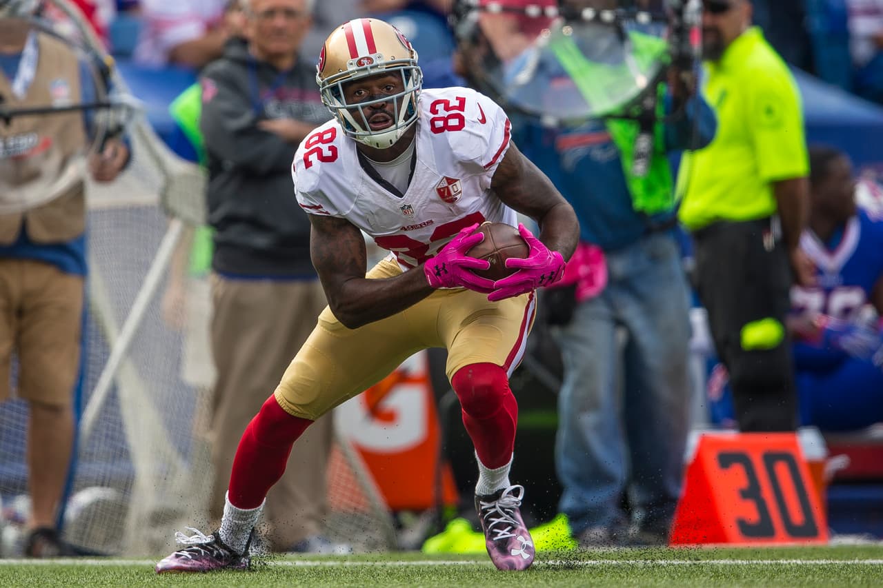 <b>36 WR - TORREY SMITH: </b>
<i>FIRMADO POR </i>
<b>PHILADELPHIA EAGLES</b>
<br>Aún con apenas 28 años de edad, Smith es sólo una temporada eliminado de liderar la liga en yardas por captura. Él puede ser un pony de un truco, pero la velocidad paga.