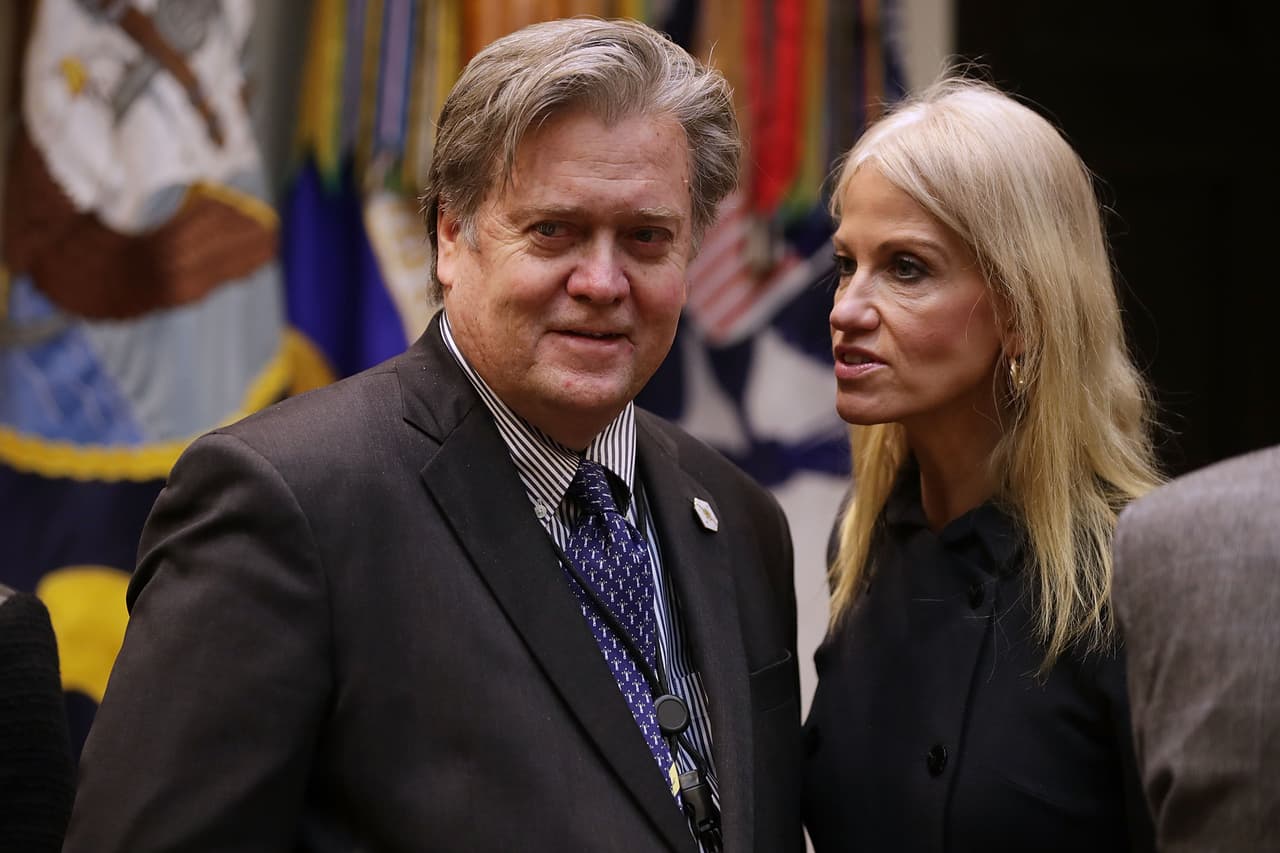 A este memorial de comportamientos hay que sumar otro desacierto: Kellyanne Conway celebró las cifras de empleo que se publicaron en enero 
<b><a href="http://thehill.com/homenews/administration/317791-white-house-claims-credit-for-january-jobs-report">como un triunfo de Donald Trump,</a> </b>cuando le correspondían en realidad a Barack Obama.