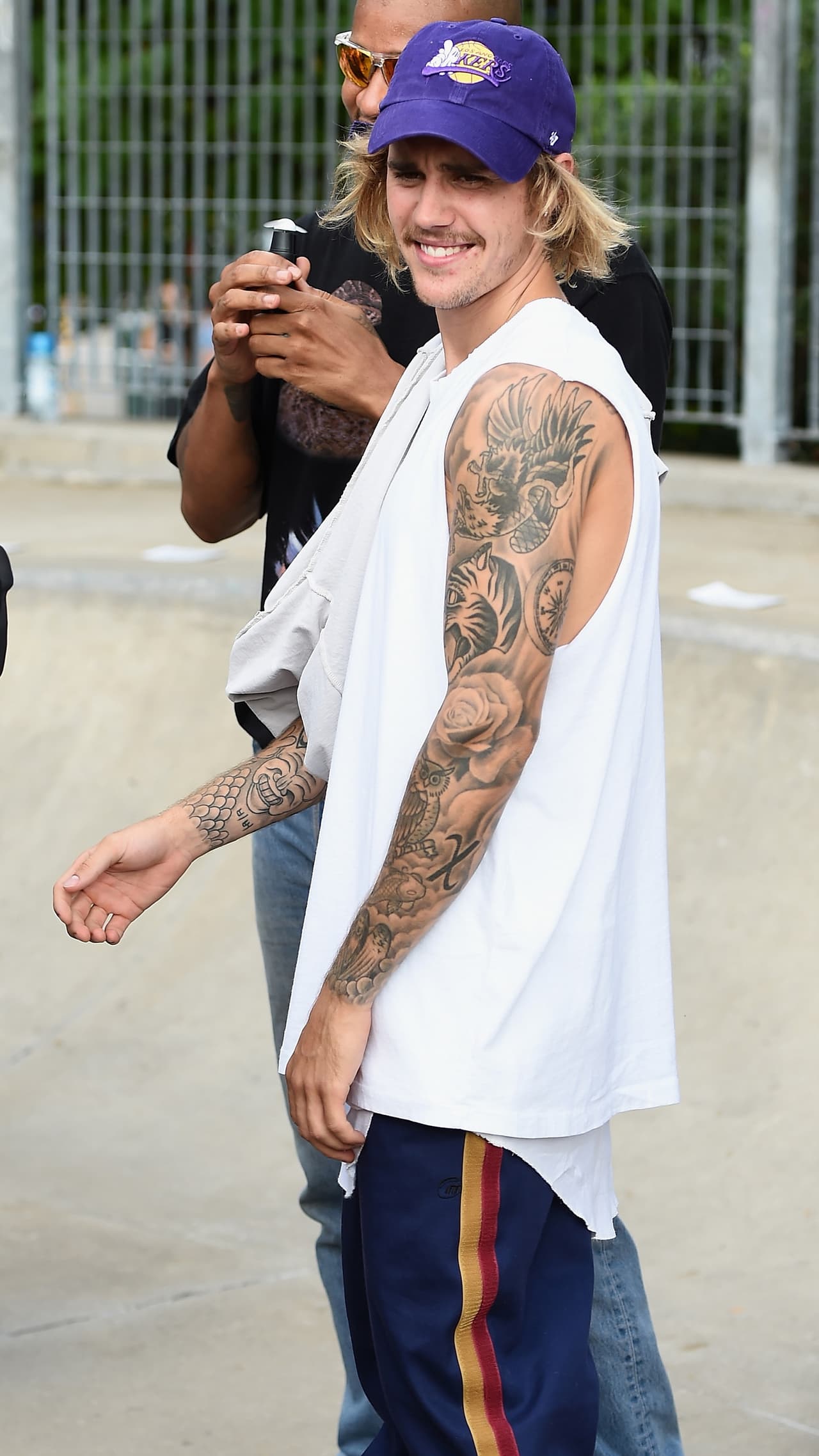 También se informa que la férula llena de piedras preciosas se llama "Placa invisible diamantada corte princesa".