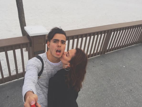 Actualmente tiene 20 y Laura 33.