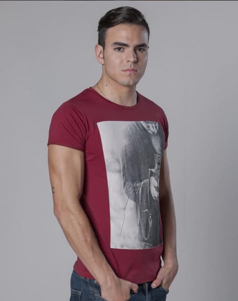 Debutó en las telenovelas en el 2006, cuando sólo tenía 10 años.