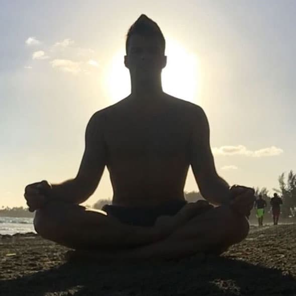 Pero Ricky también se cuida en el aspecto espiritual.