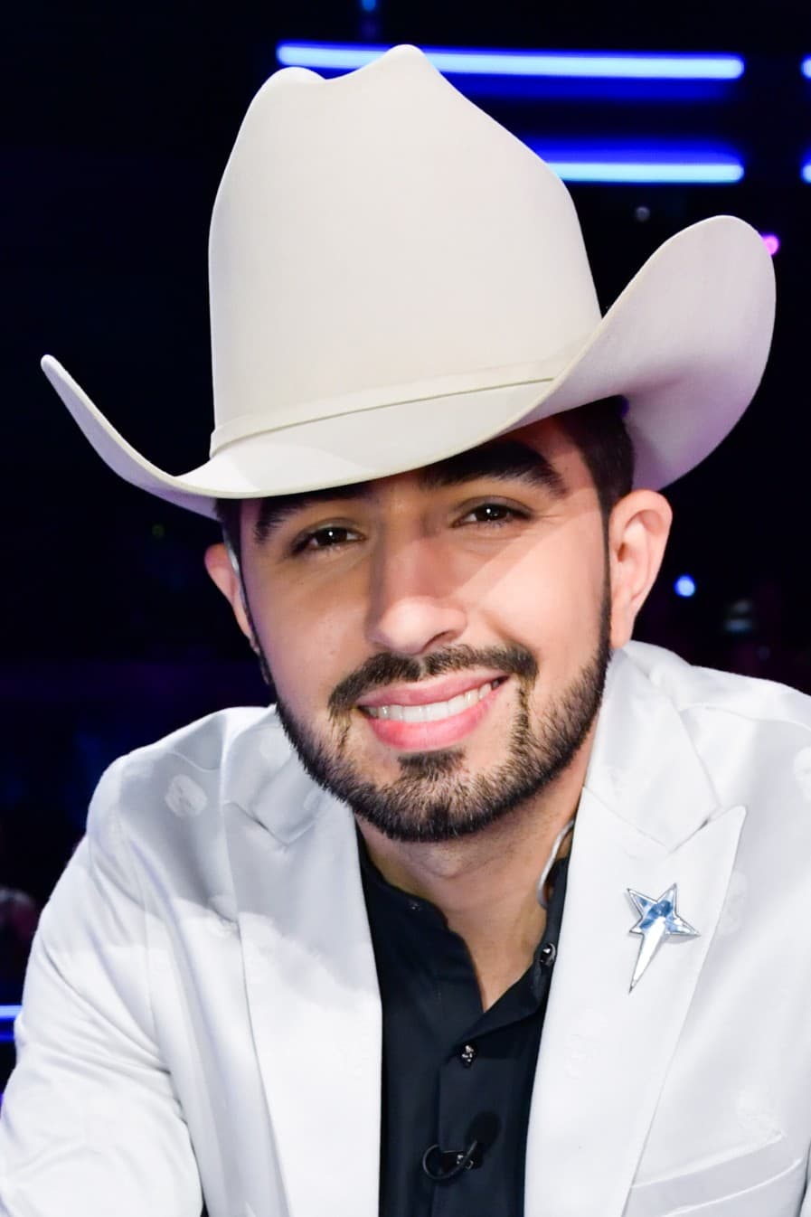 Su sonrisa fue el broche de oro que acentuó la grandeza de este outfit.