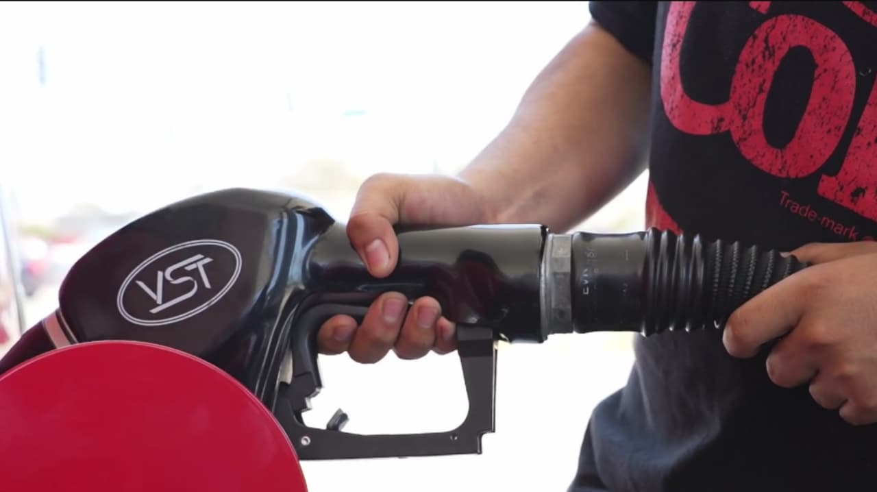 Inflación alcanza su nivel más alto en tres años por alza de gasolina y aprieta a consumidores