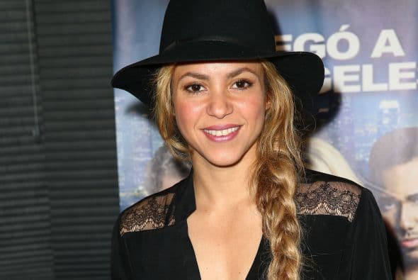58.-SHAKIRA MEBARAK: Se desempeña como cantautora, productora discográfica, bailarina, modelo, diseñadora de moda, empresaria, actriz de televisión, música, filántropa y embajadora de buena voluntad de la UNICEF colombiana.