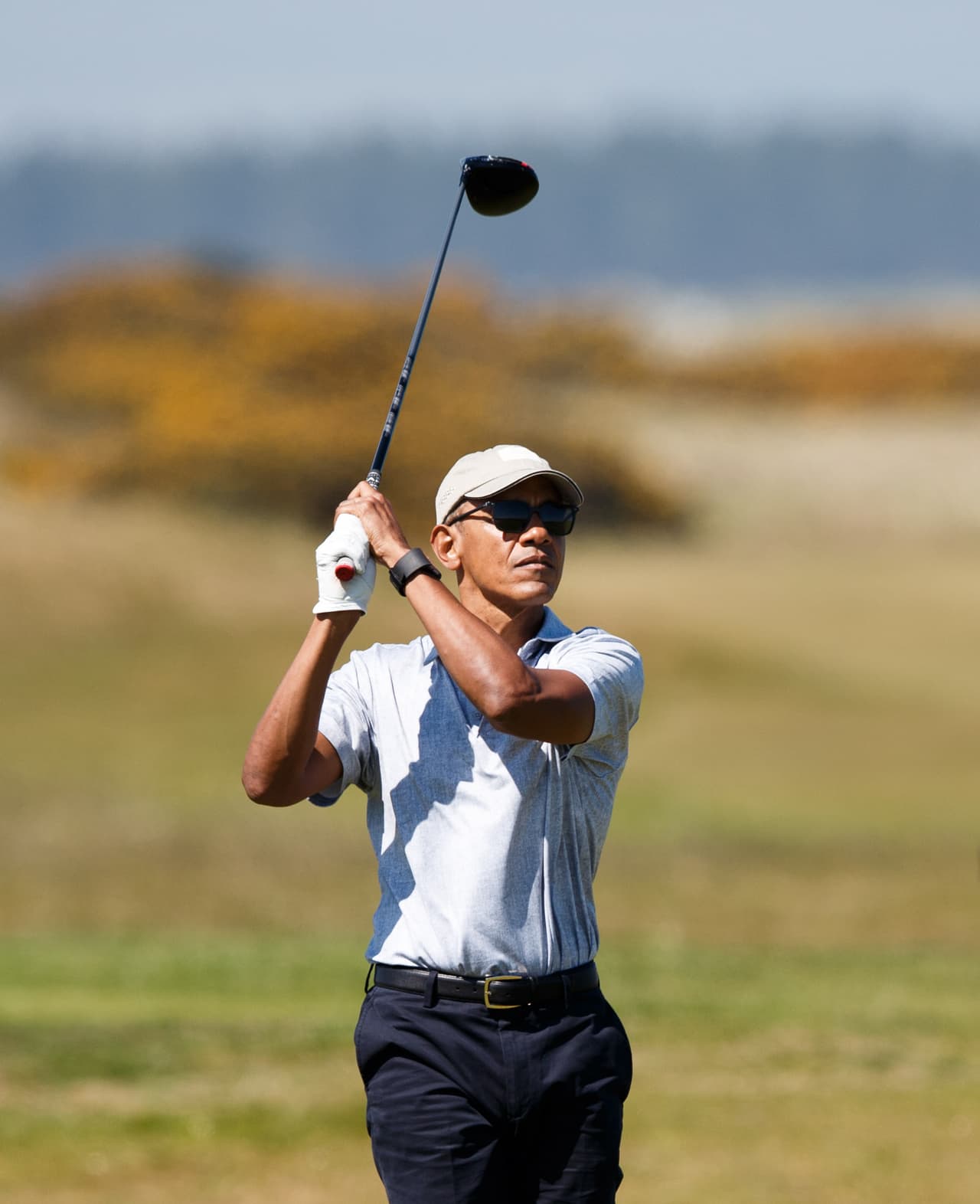 El exmandatario es un fiel aficionado del golf, sin embargo, en varias ocasiones su gusto por este deporte ha causado la molestia de sus conciudadanos, pues para que Obama pueda practicarlo se tienen que cerrar los campos de golf donde se encuentre, de acuerdo al diario El País.