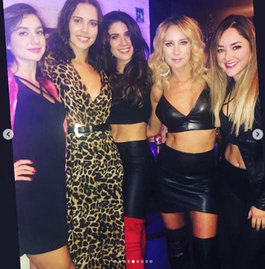 Geraldine compartió varias imágenes de su celebración donde se dejó ver junto a sus amigos famosos, entre los que se encontraban Sherlyn, Lambda García y Federico Díaz, entre otros.