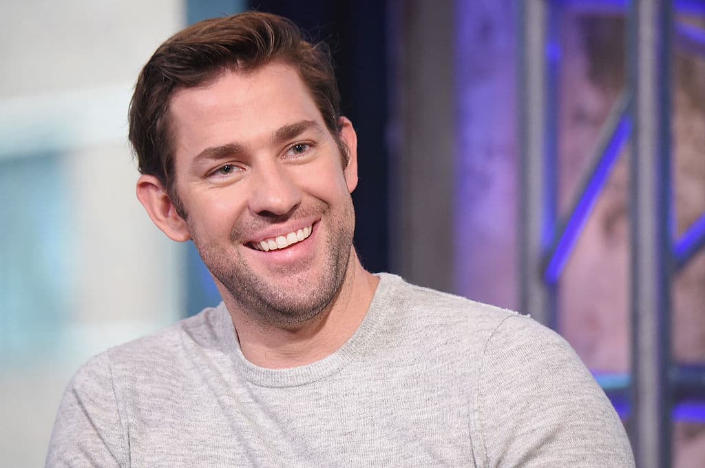 Bien, pues ya transformado, los internautas señalaron que el personaje se parece al actor y director John Krasinski (quien interpretó a Jim Halpert en ‘The Office’ (2005-2013) y recientemente apareció en 'Doctor Strange en el multiverso de la locura' (2022) como Reed Richards/Mr. Fantastic.