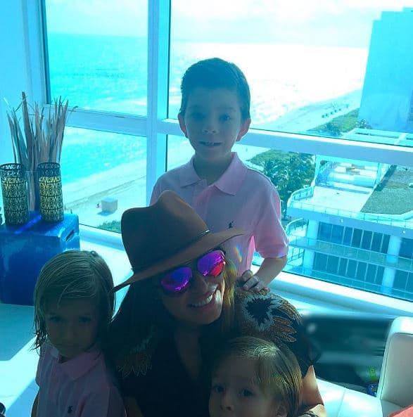 Ir a la playa es uno de sus planes favoritos.