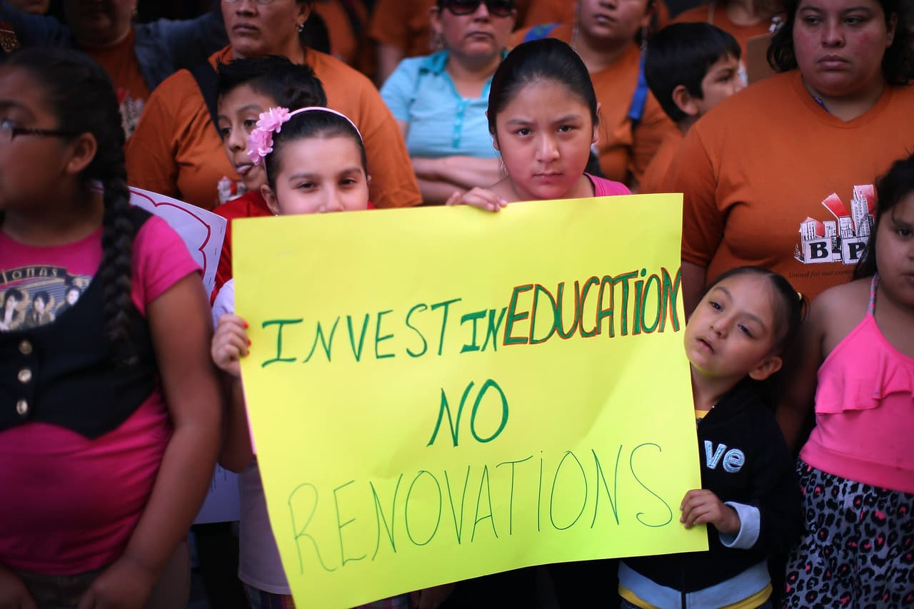 Latinos de Chicago se oponen a construcción de secundaria chárter en su vecindario