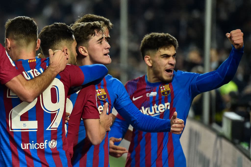 Los goles de Ferran Jutgla (16'), Gavi (19') y Nicolás González (85) le dan los tres puntos al Barcelona luego de vencer 3-2 al Elche en el Camp Nou.