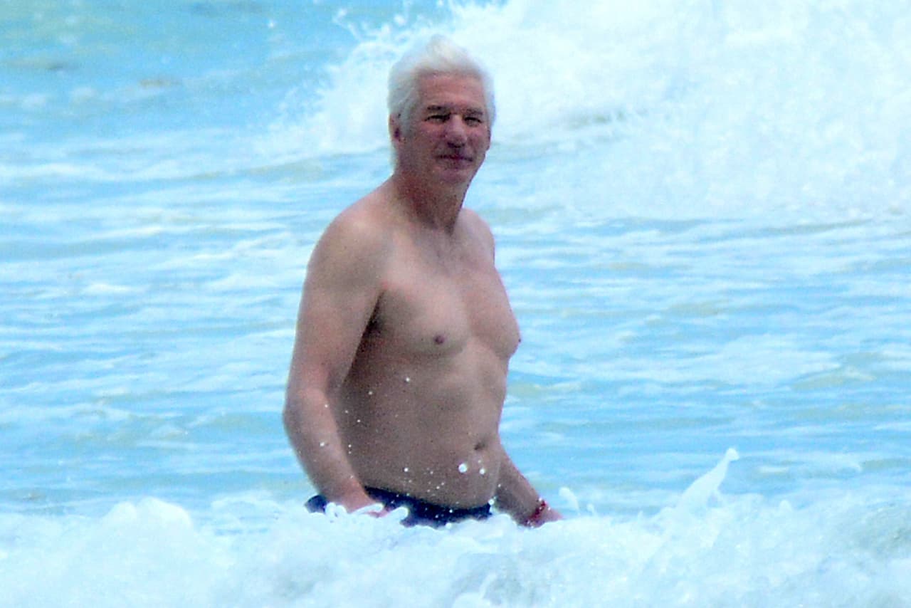 Richard Gere goza del mar en Tulum, México, el de 3 de abril de 2017.
