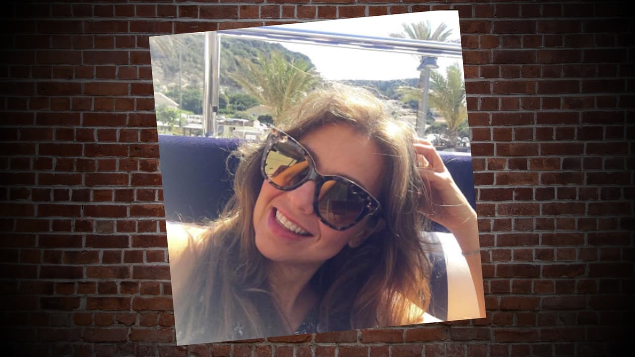 Ya sea en el auto, con su mejor amiga Lili Estefan o con su esposo Tommy Mottola, Thalis no puede estar sin lentes de sol. Y es que la cantante y actriz tiene una colección muy particular de gafas y aquí te mostramos algunas de ellas. ¿Cuál es tu favorito?