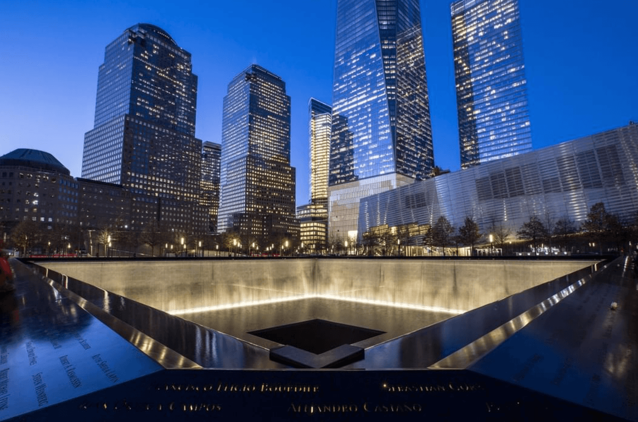 <a href="https://www.instagram.com/911memorial/" target="_blank">911 Memorial Plaza - </a>Nueva York de noche