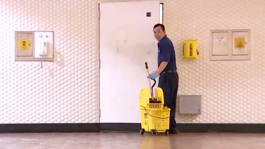 Resurge la polémica por sueldo de más de $270,000 a un empleado público de limpieza