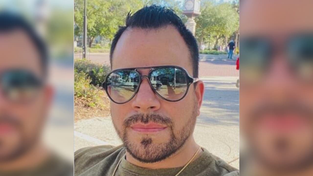 Hispano baja de su camión para ajustar la carga y muere impactado por una conductora