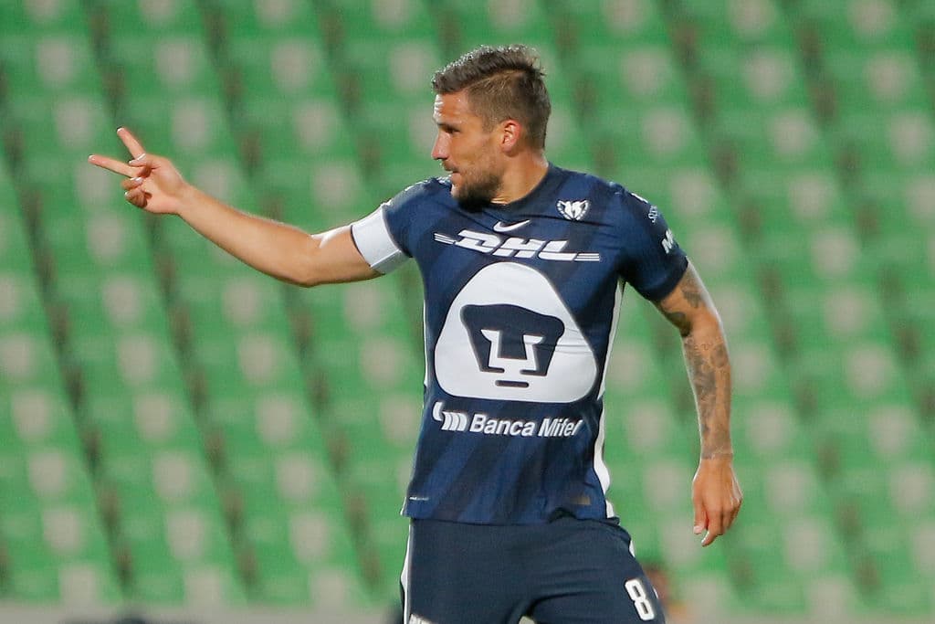 Pumas lidera la competencia tras derrotar 1-2 a Santos, quienes se quedaron con 9 puntos en la decimocuarta posición; los de la UNAM llegaron a 19 unidades y no conocen la derrota.