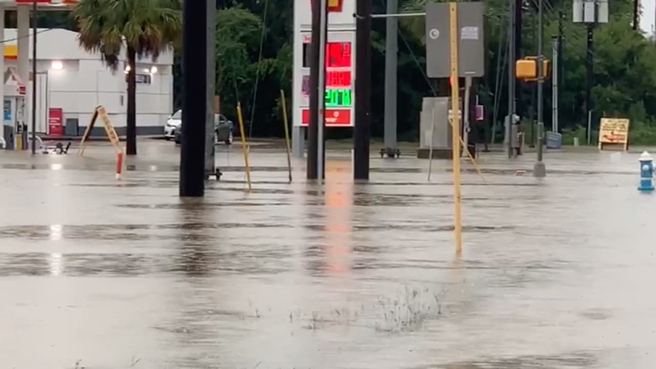 Estas imágenes fueron captadas en Greenhouse y Saums al oeste de Houston.