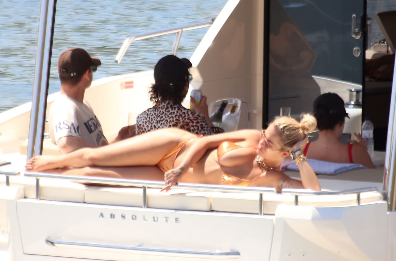 La cantante británica se encontraba en compañía de su hermana y amigos.